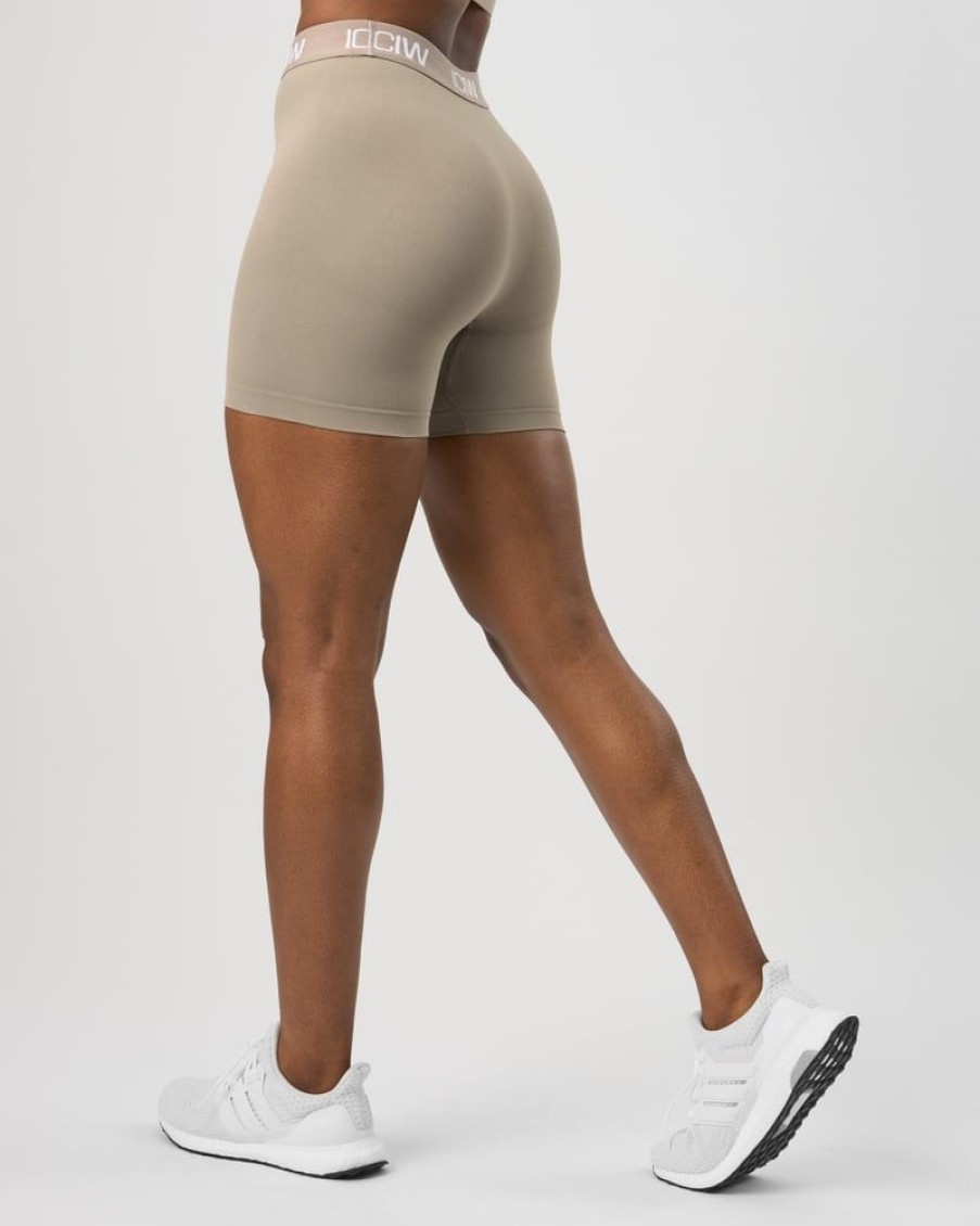 Naiset ICIW Seamless | Define Seamless Logo Shorts Taupe